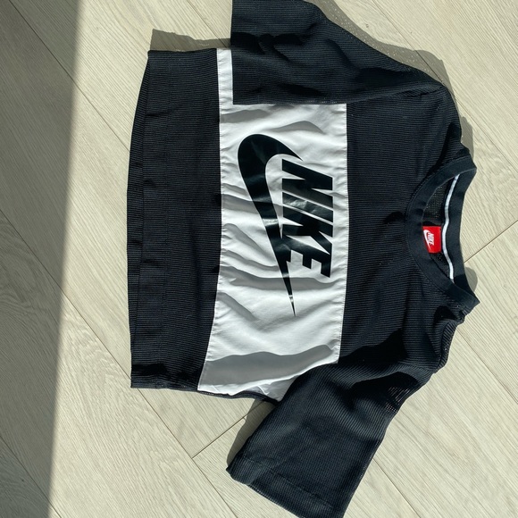 Nike Black & White Mesh Crop Top - Picture 3 of 5